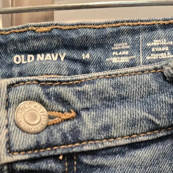 Old Navy Extra High Waisted Flare Jeans size  14 - Picture 3 of 7